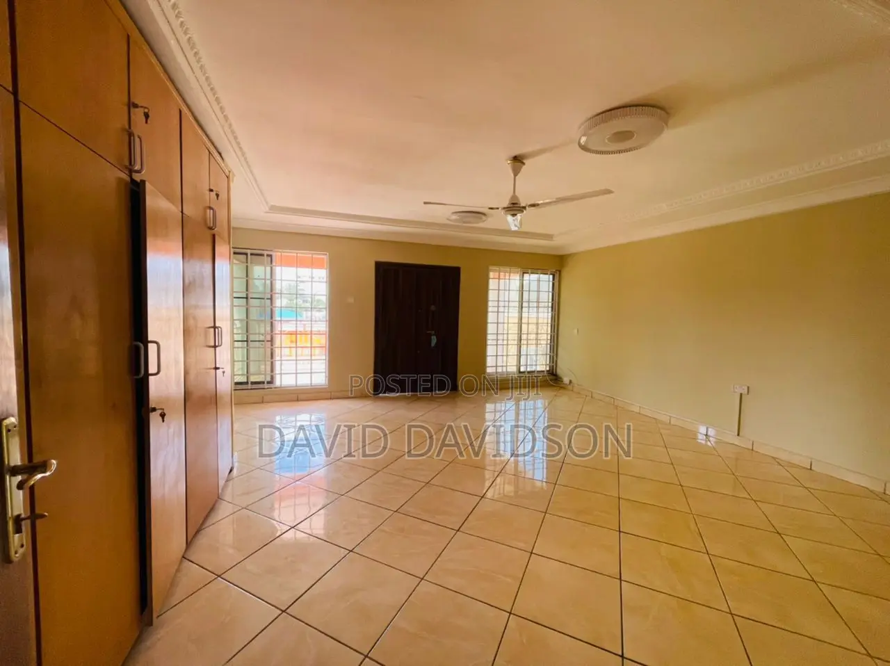 6bdrm Mansion in Executive 6 Bedroom, Tema Metropolitan for rent