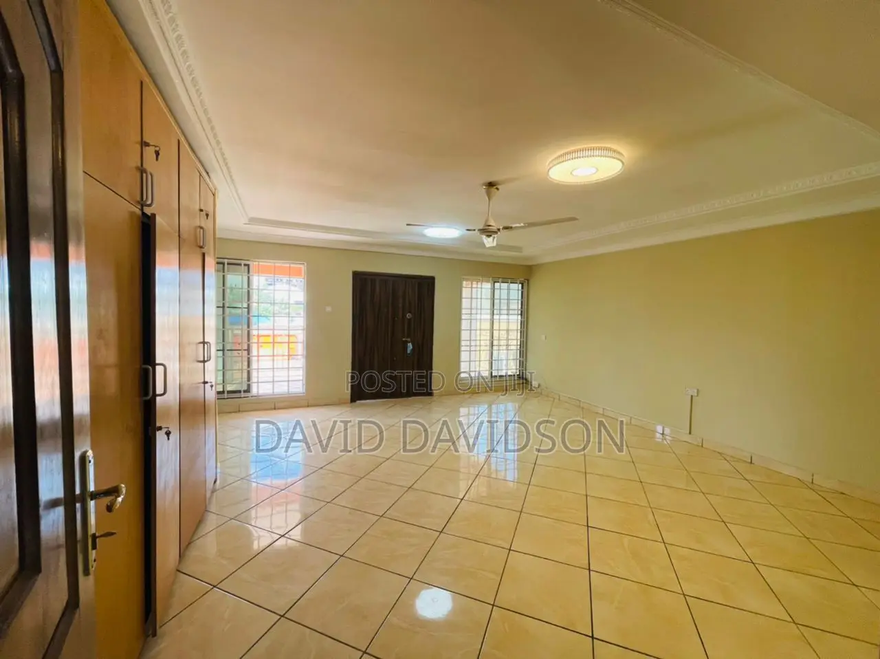 6bdrm Mansion in Executive 6 Bedroom, Tema Metropolitan for rent