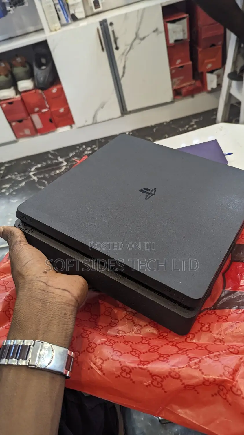 Playstation 4 SLIM 500GB+Controller, Satisfaction Guaranteed