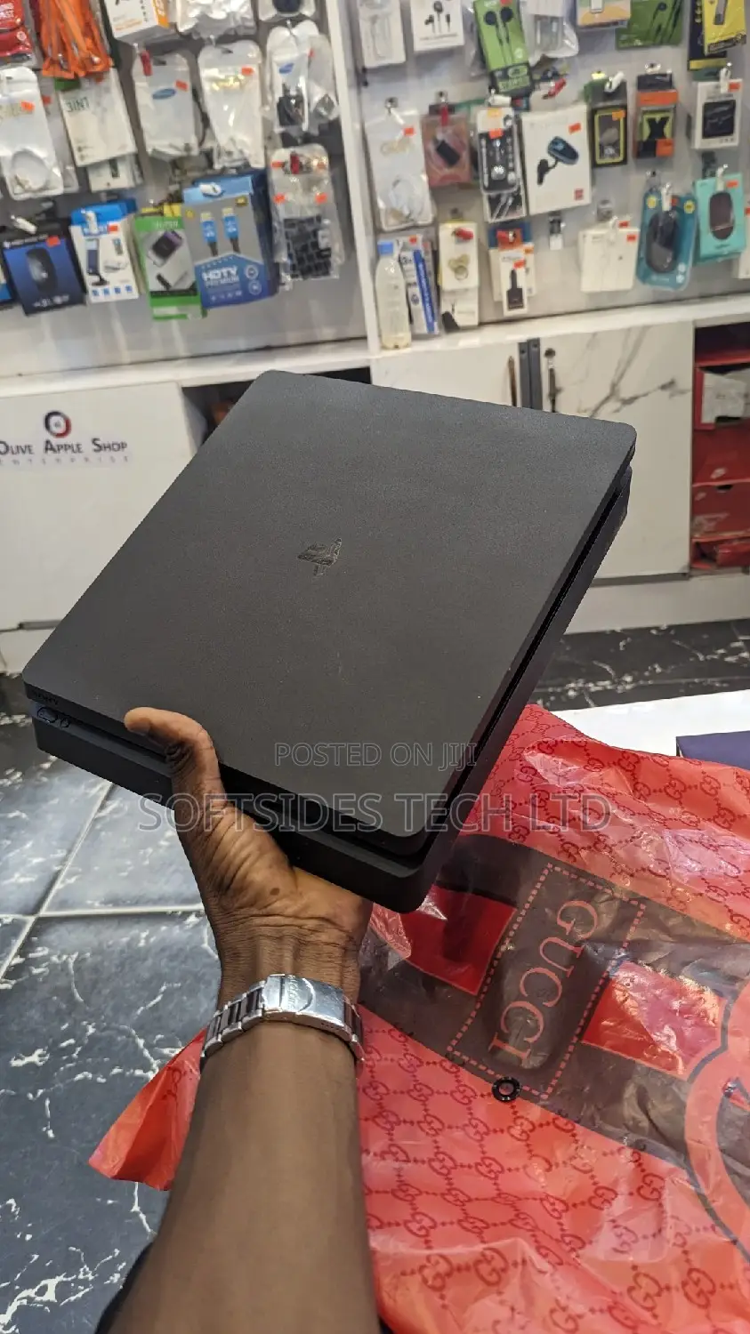 Playstation 4 Slim With 2 Controllers and 8 Solid Games Ps4 Jailbreak