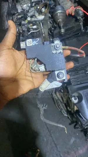 Mercedes Benz C300 Battery Terminal and Parts