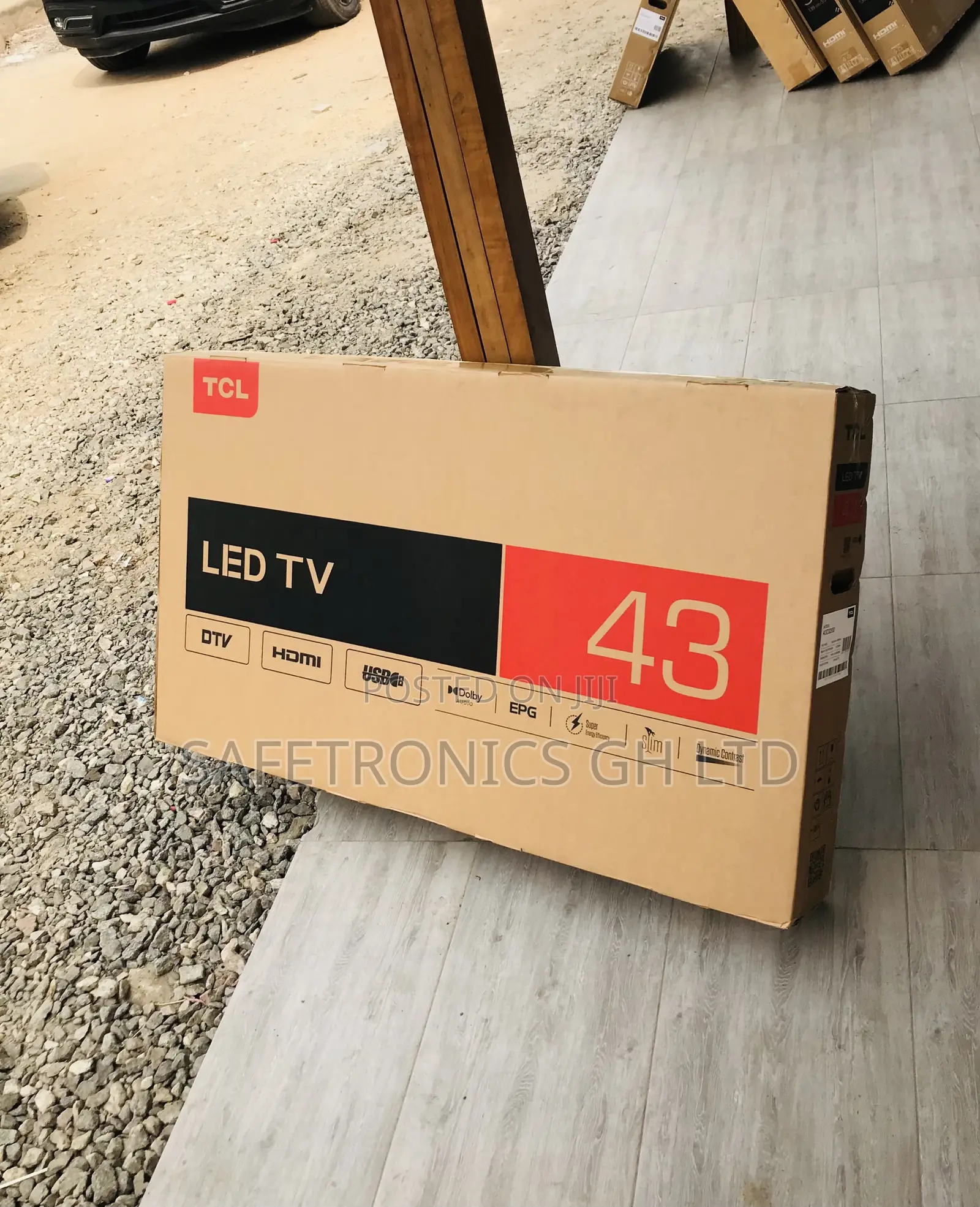 Glossy Black TCL Electric D3200 Digital 43 Inches Tv