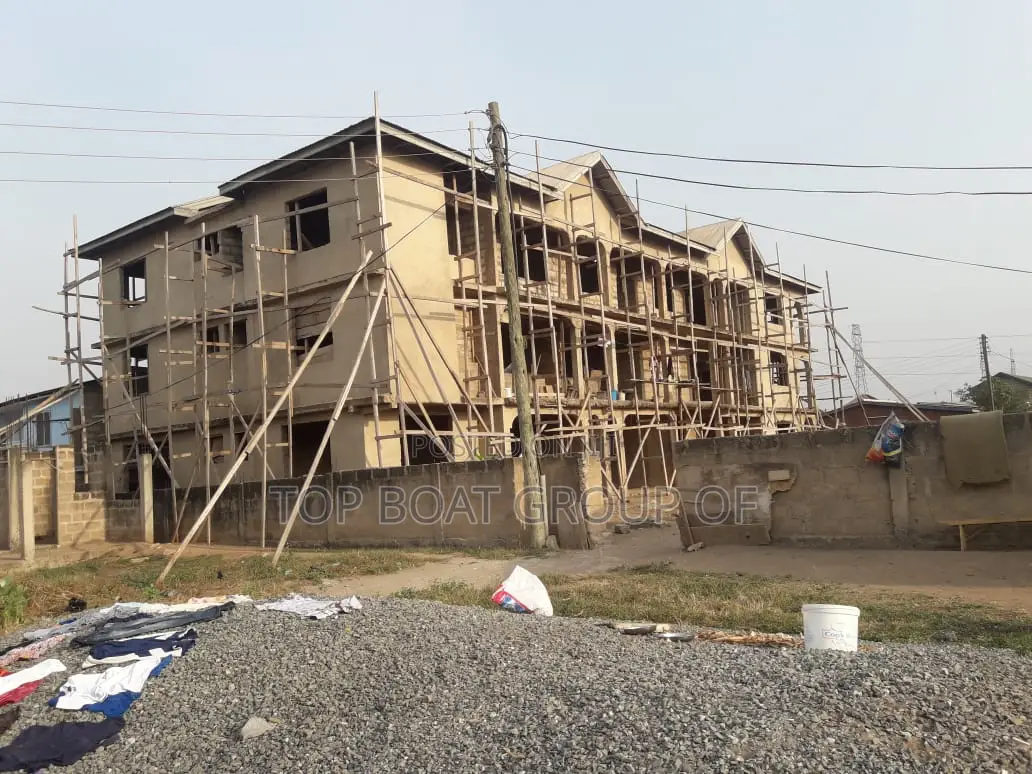18bdrm House in Top Boat Estate, Accra Metropolitan for sale