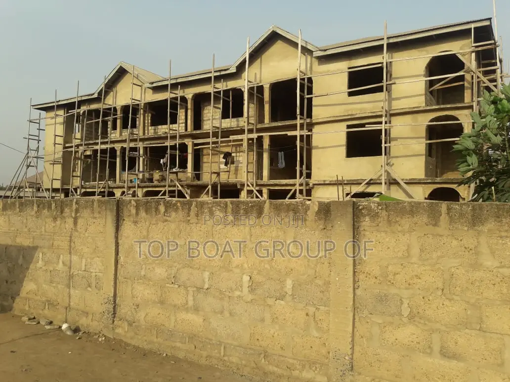 18bdrm House in Top Boat Estate, Accra Metropolitan for sale