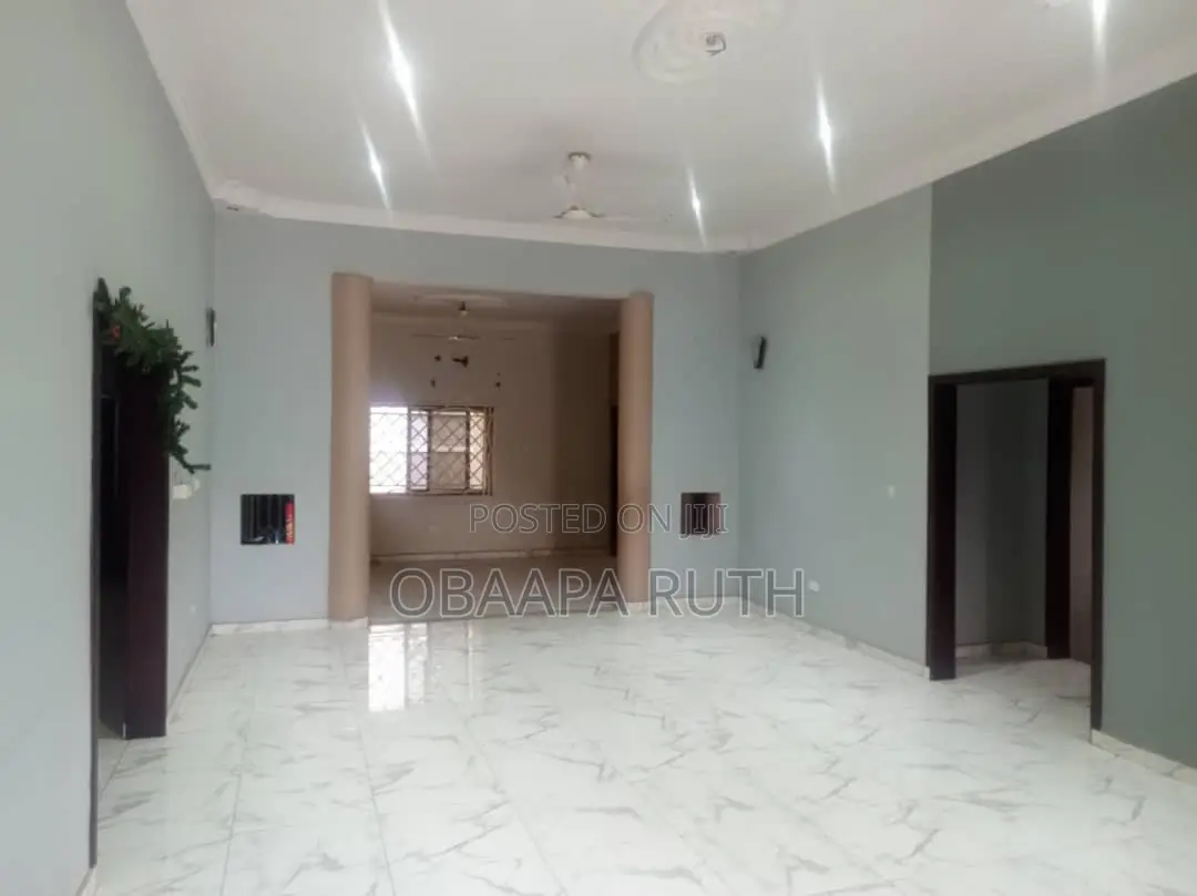 5bdrm House in Weija for sale