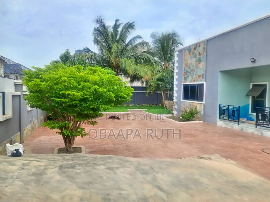 5bdrm House in Weija for sale