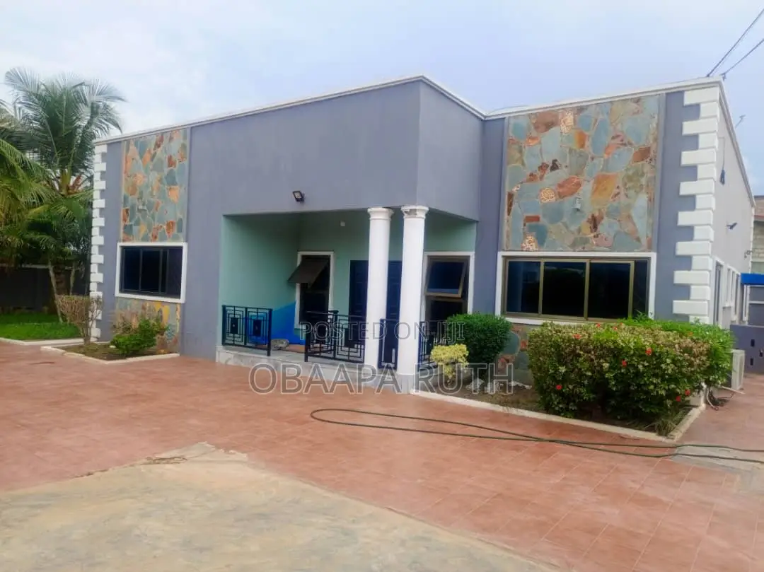 5bdrm House in Weija for sale