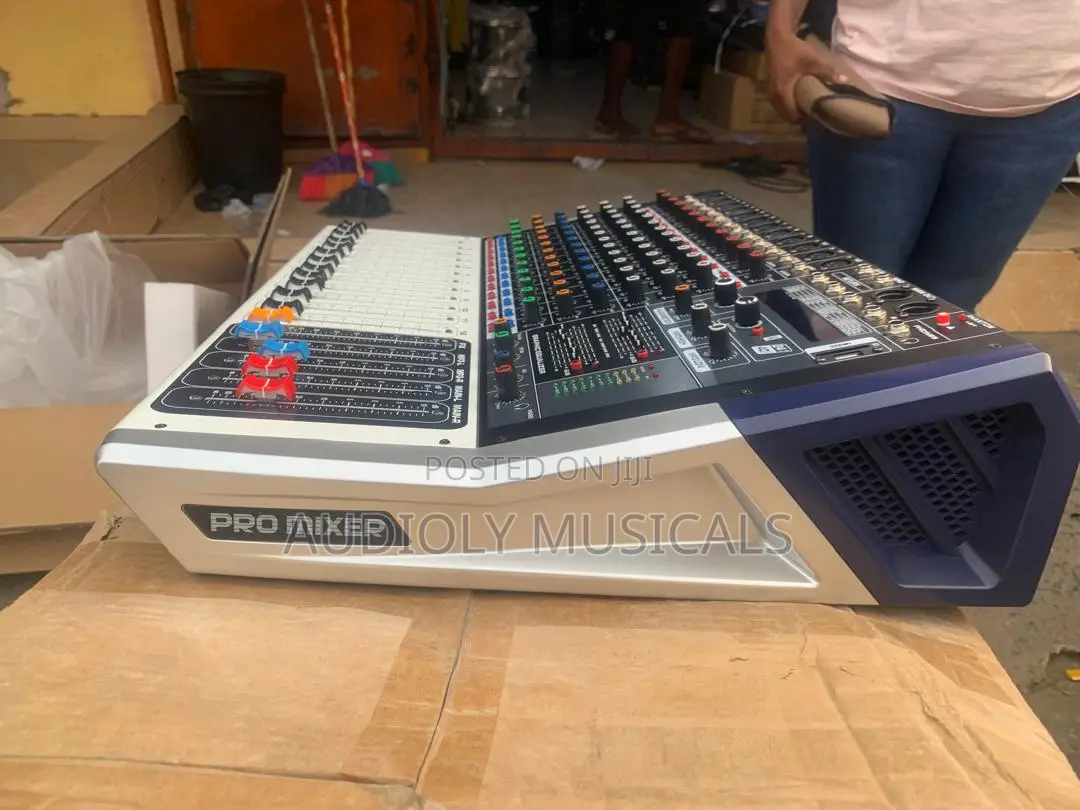 Yamaha Kv120 12channel Powered Mixer