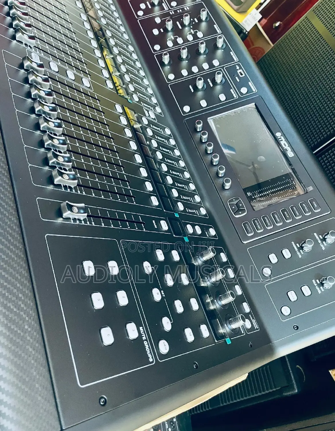 Midas M32 Live Digital Mixer With Stage Box Bundle