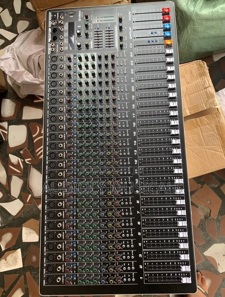 Yamaha SMX-2400 24channel Raw Mixer
