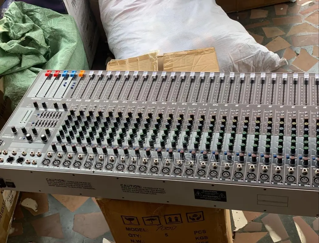Yamaha SMX-2400 24channel Raw Mixer