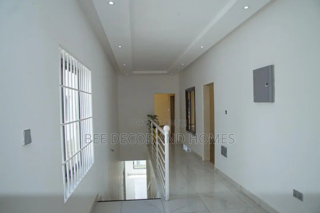 4bdrm House in Bee 🐝 Decor & Homes, Kwabenya for sale