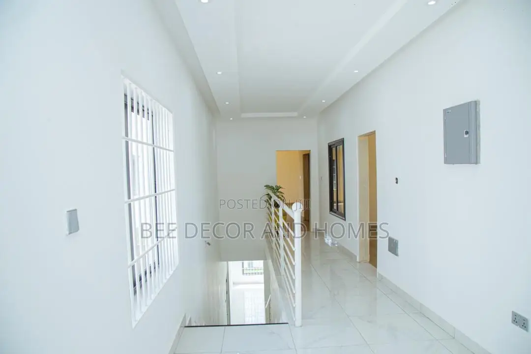 4bdrm House in Bee 🐝 Decor & Homes, Kwabenya for sale