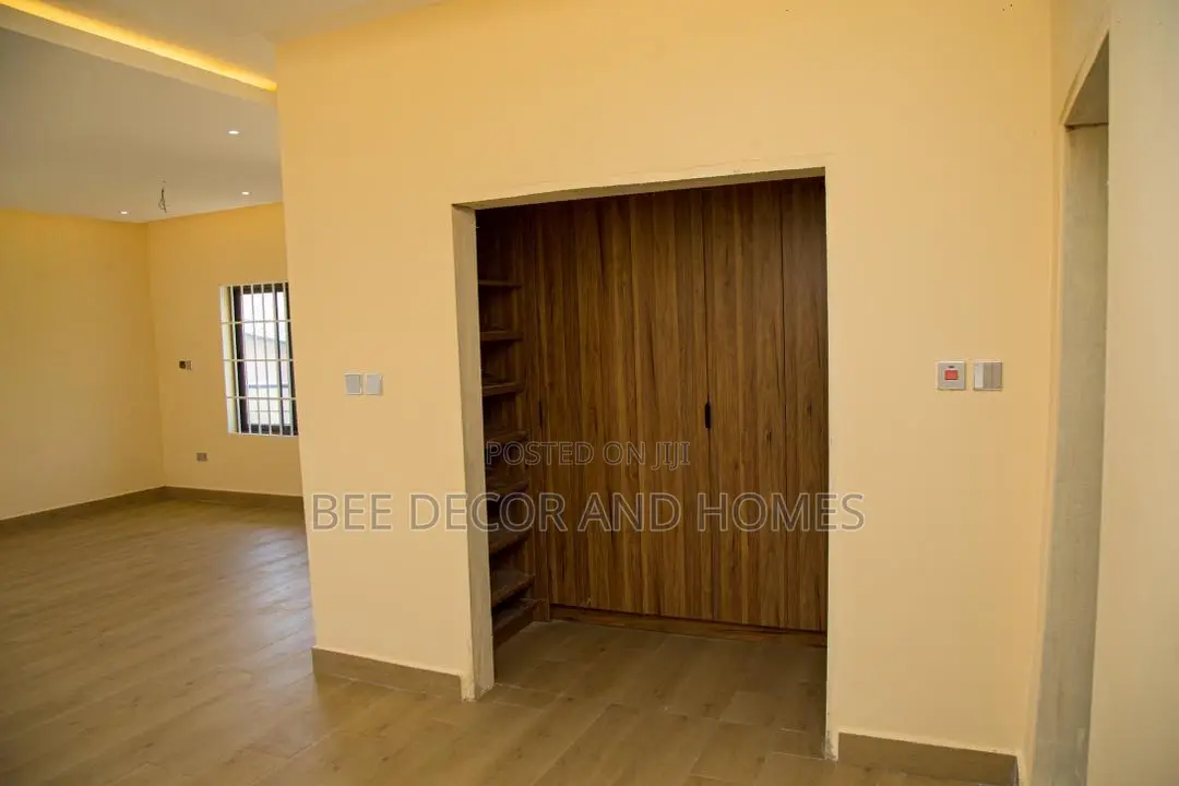 4bdrm House in Bee 🐝 Decor & Homes, Kwabenya for sale