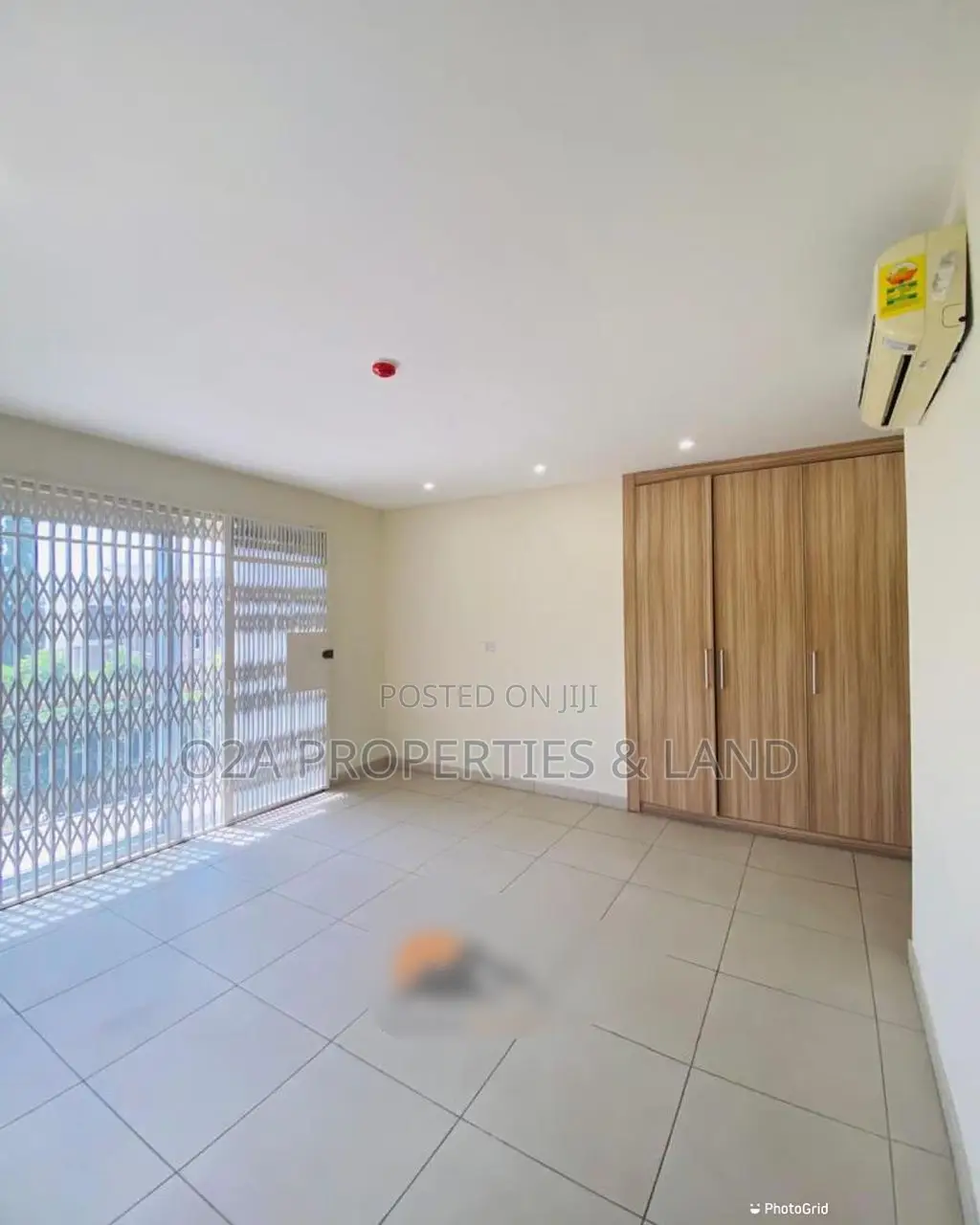 3bdrm Townhouse / Terrace in Cantonments, Acquinas for rent