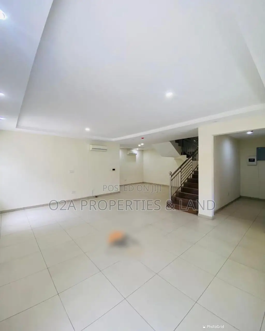 3bdrm Townhouse / Terrace in Cantonments, Acquinas for rent