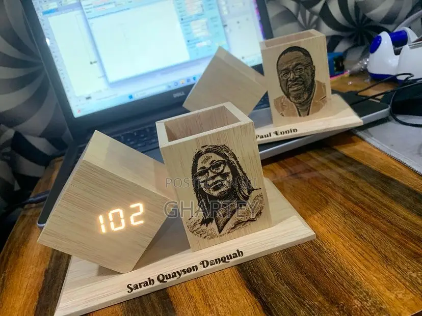 Customized Wooden Table Clock