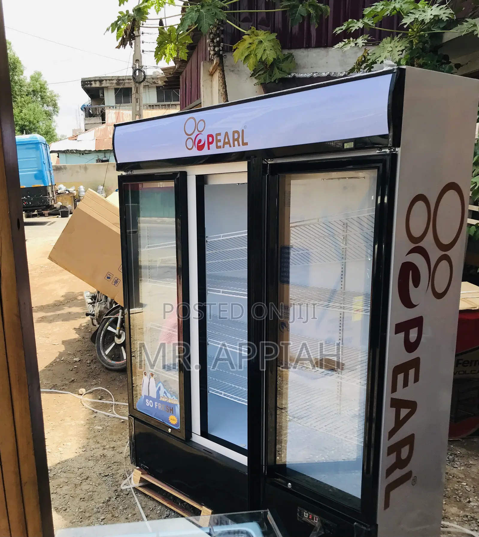Extremely Quality PVC-150 Pearl 3 Door Display Fridge