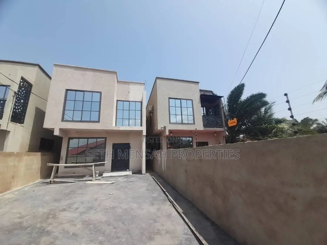4bdrm House in Skm, Spintex for sale