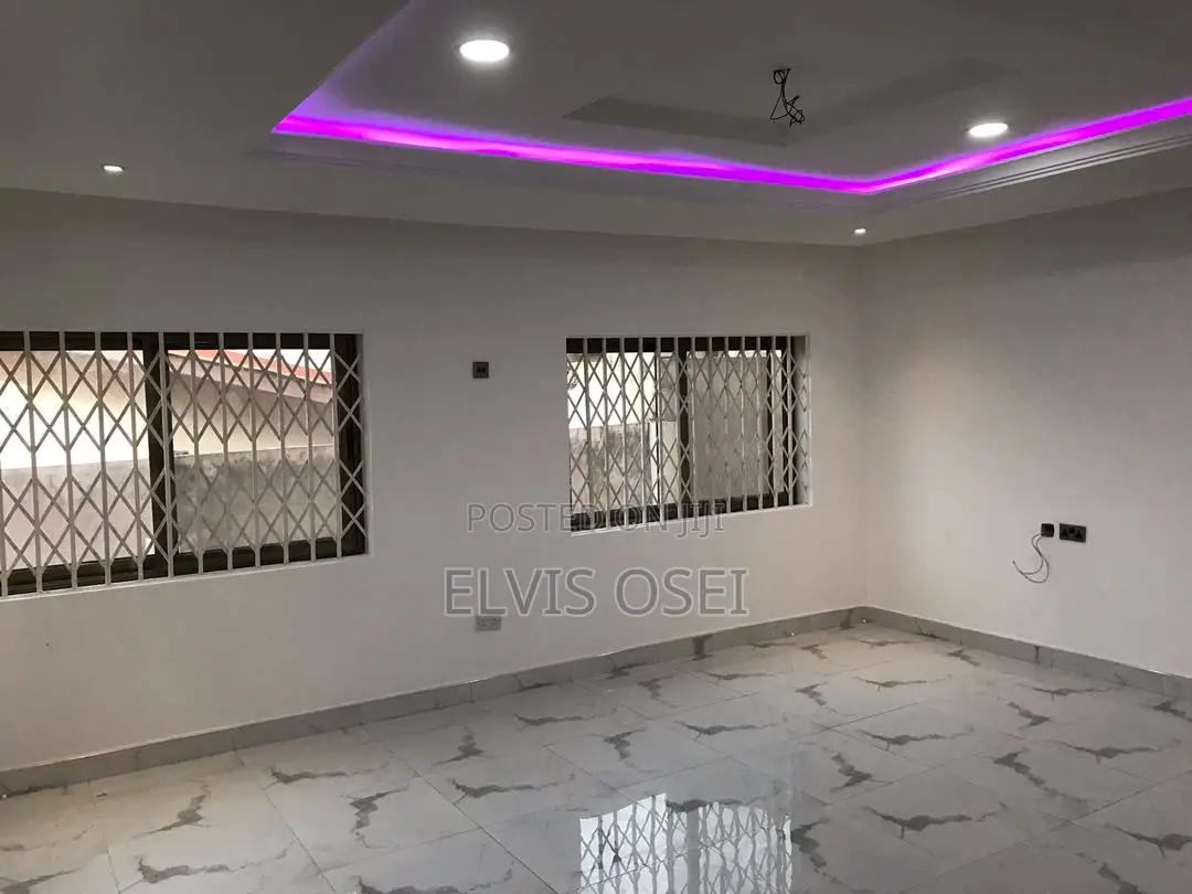 3bdrm House in Top Base Gbawe, Accra Metropolitan for sale