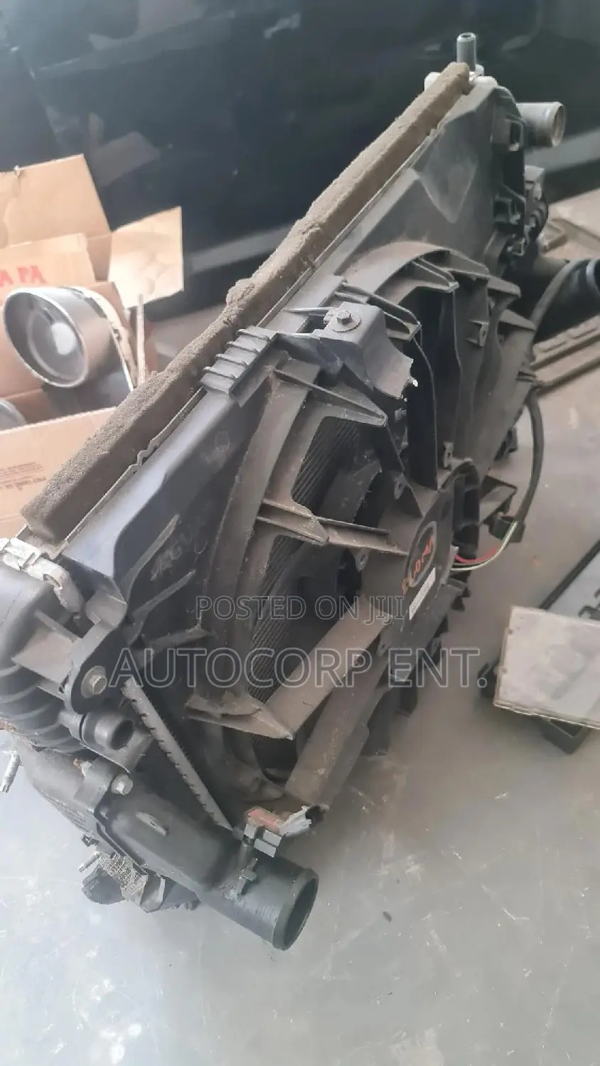 2013 - 2017 Jaguar XF/ XE 2.0T Radiator Assy
