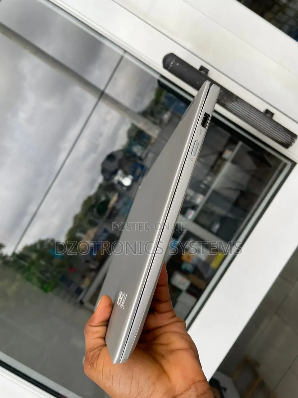 Laptop Lenovo Yoga 700 6GB Intel Core I5 SSD 256GB