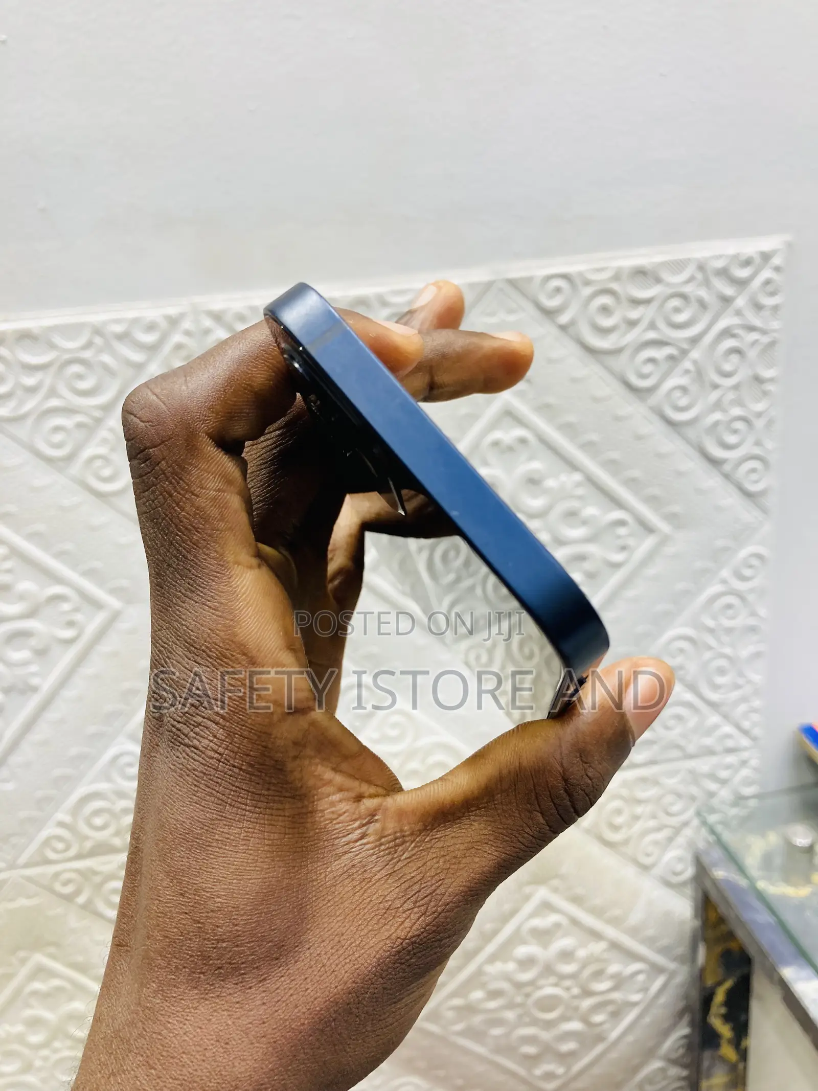 Apple iPhone 12 64 GB Black