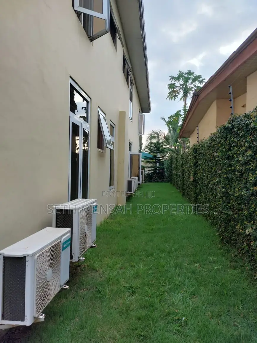 4bdrm House in For Sale, Awoshie for sale