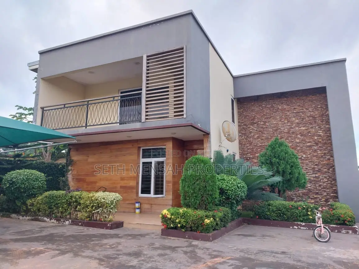 4bdrm House in For Sale, Awoshie for sale