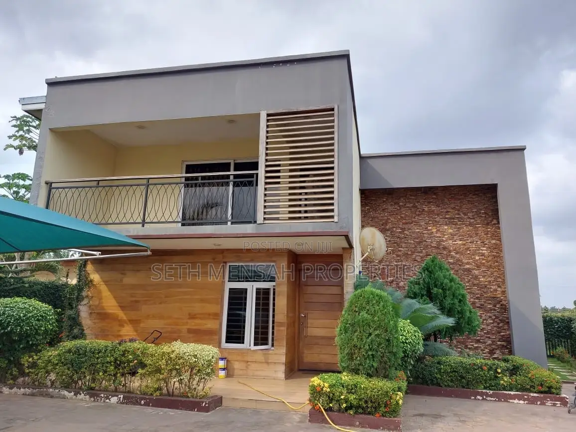 4bdrm House in For Sale, Awoshie for sale