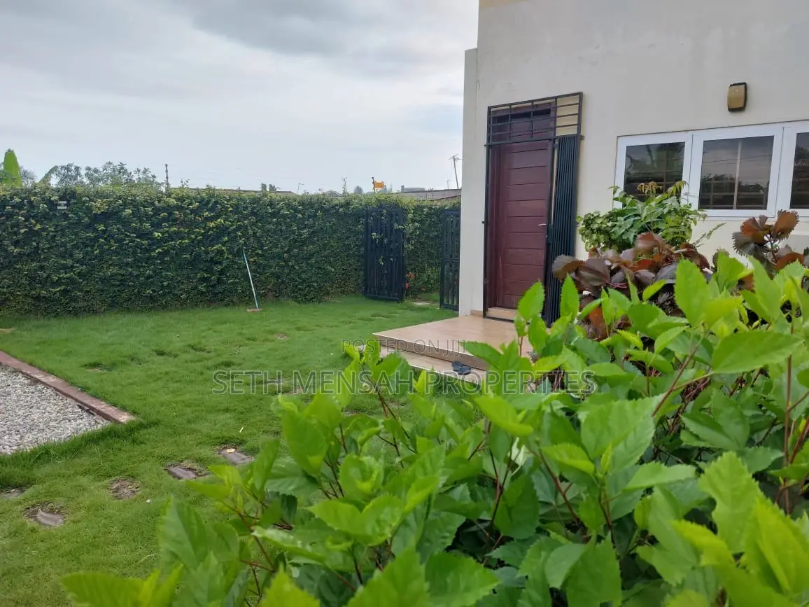 4bdrm House in For Sale, Awoshie for sale