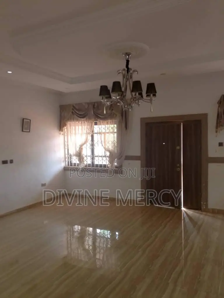 4bdrm Bungalow in Agbogba Junction, Awutu Senya East Municipal