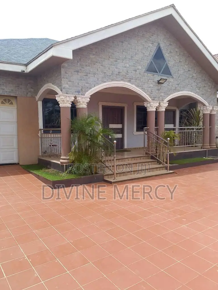 4bdrm Bungalow in Agbogba Junction, Awutu Senya East Municipal
