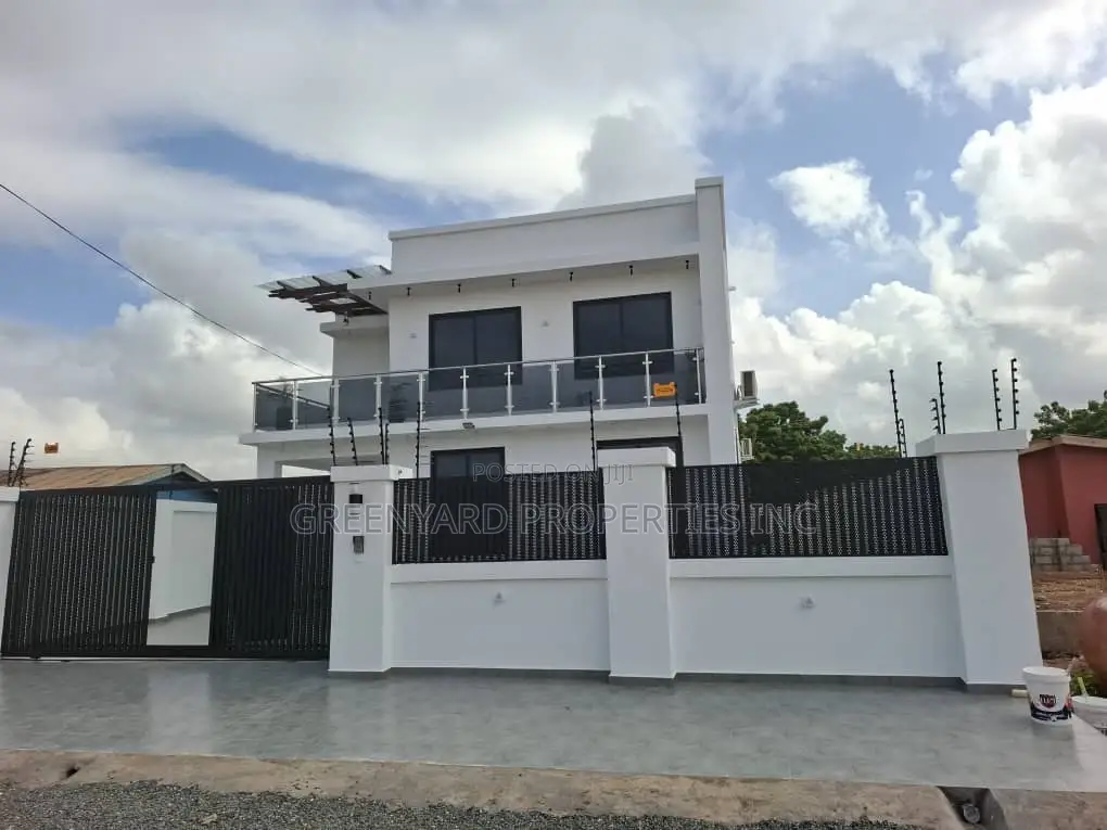 3bdrm House in Container, Adenta for sale