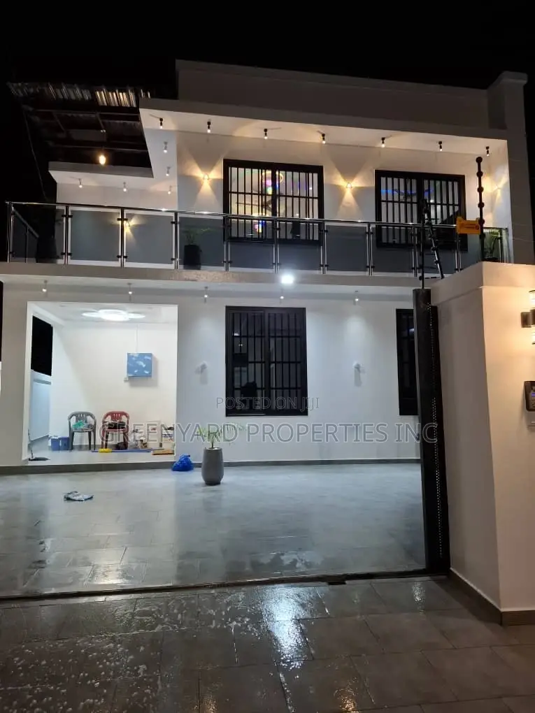 3bdrm House in Container, Adenta for sale