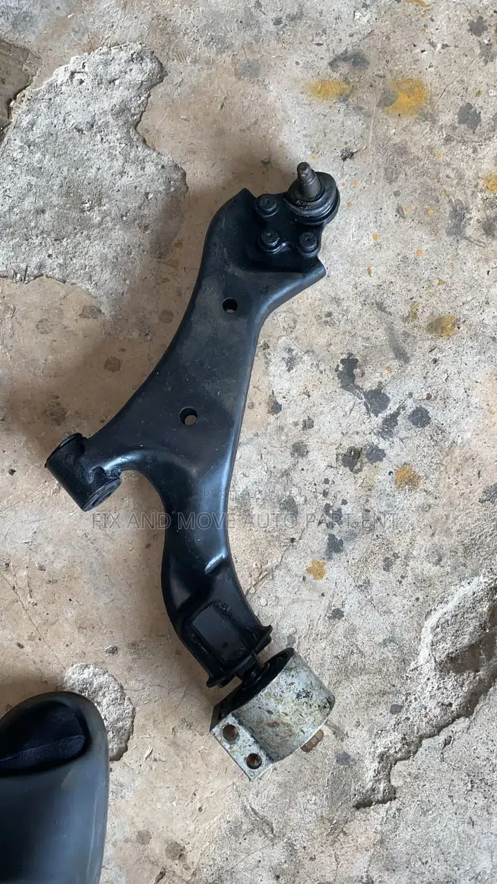 Equinox/Saturn Vue Home Used LOWER ARM Available