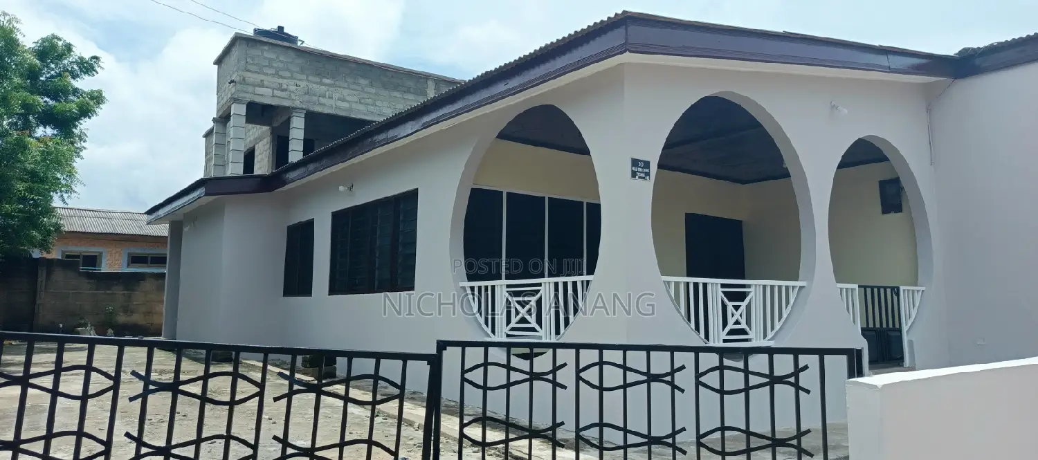3bdrm House in Dorns Properties, New Town for rent