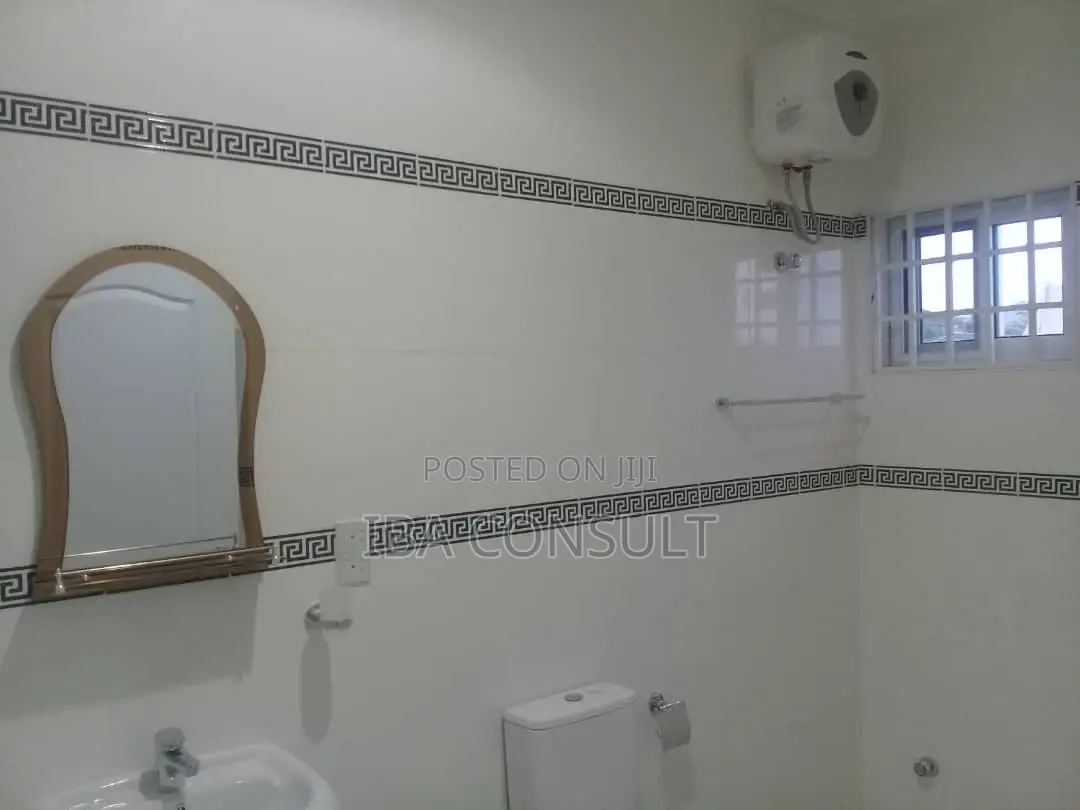 4bdrm House in Adenta for sale