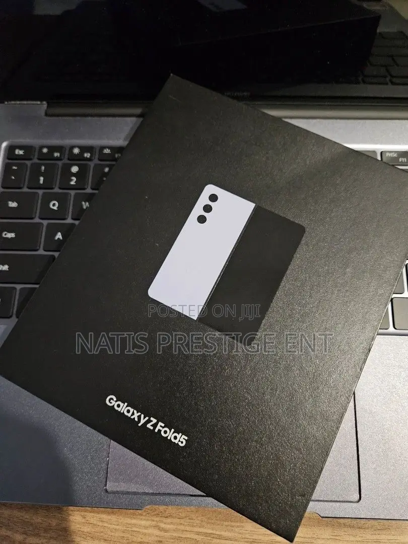 New Samsung Galaxy Folder 8 GB Black