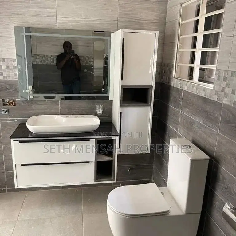 4bdrm Apartment in Adenta Maame Dokunu for sale