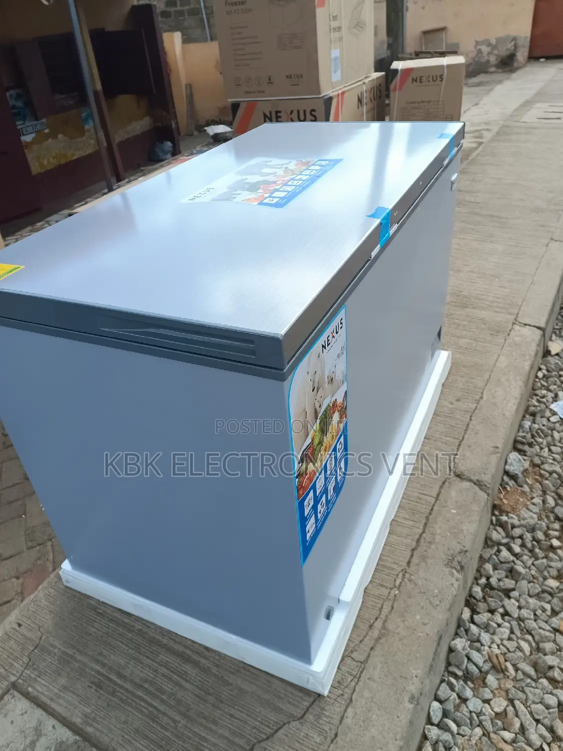 Innova 380ltr Chest Freezer Single Door + Glass