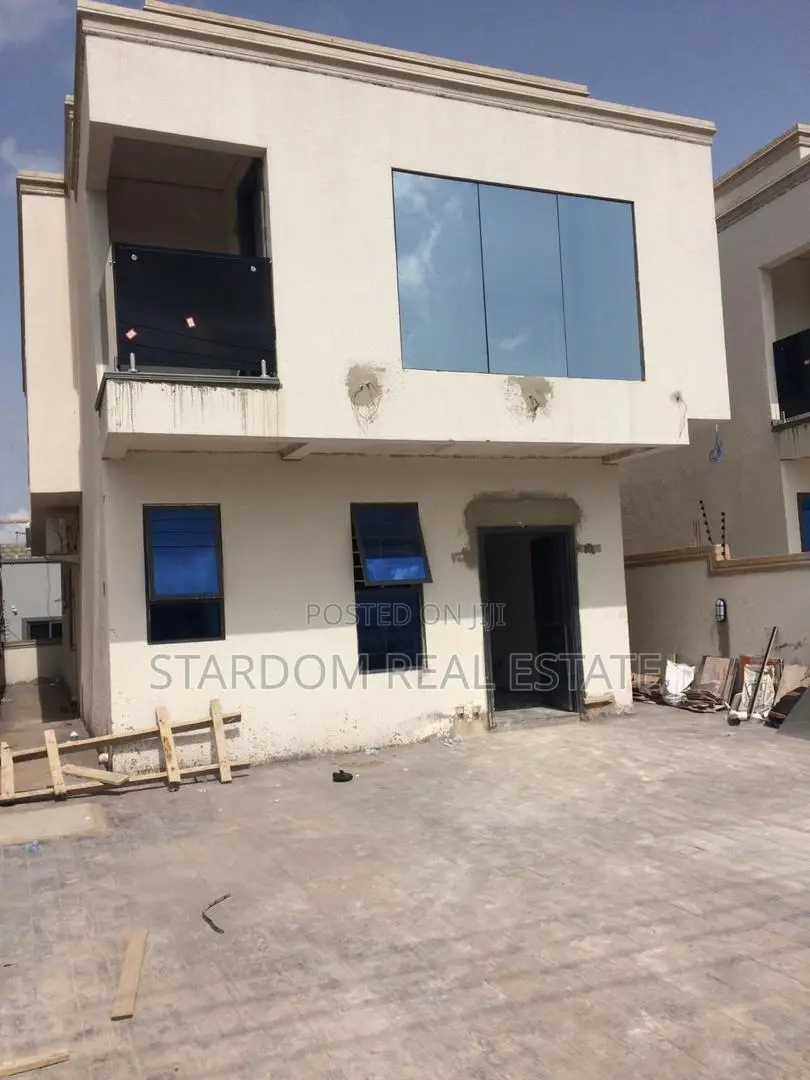 4bdrm Duplex in East Legon for sale