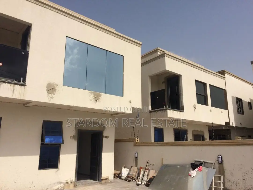 4bdrm Duplex in East Legon for sale
