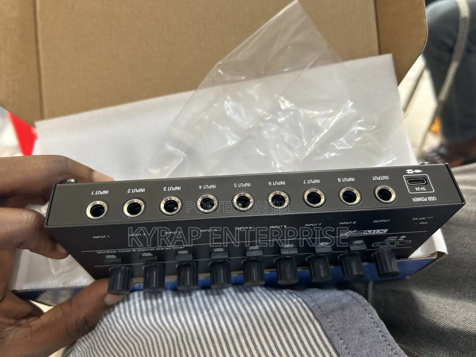 8 Channel Stereo Mixer