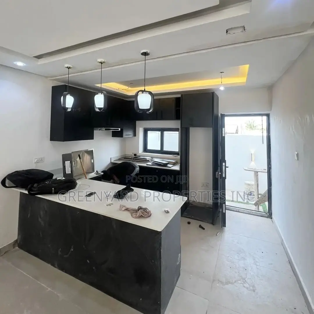 2bdrm Townhouse/Terrace in Ashaley Botwe for sale
