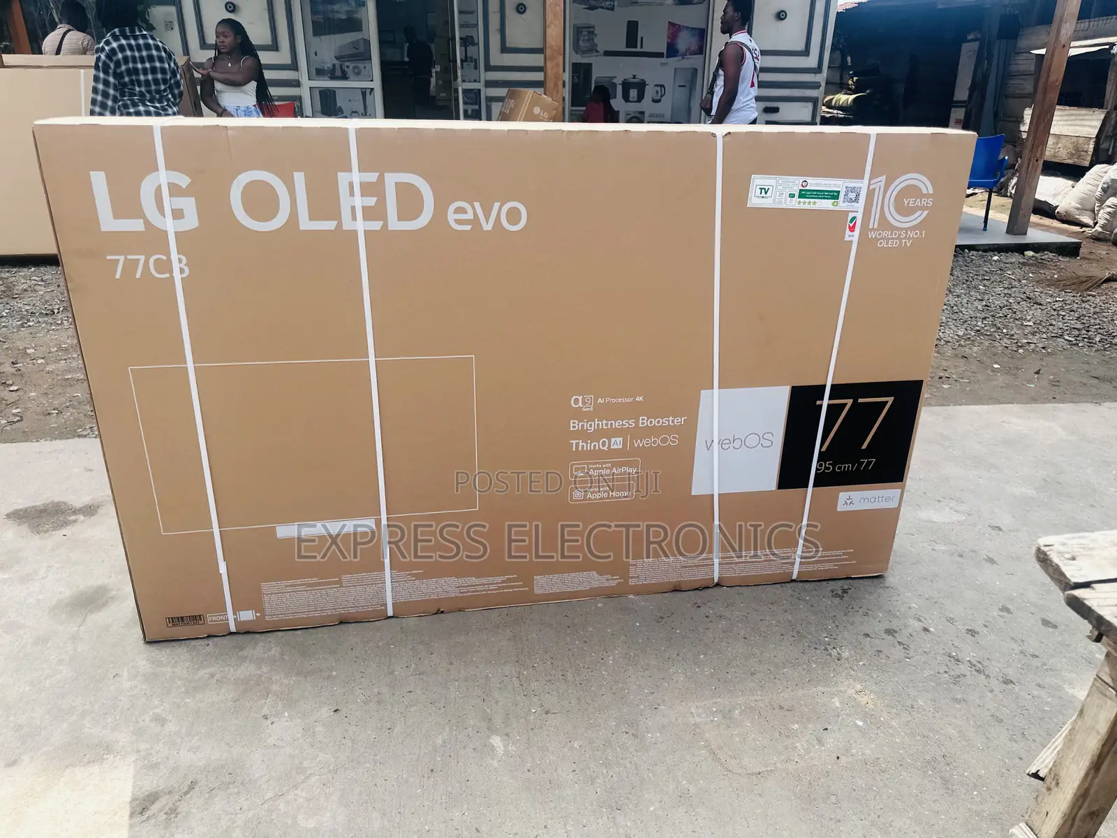 Sleek Slim LG TV 77”C36 Oled 