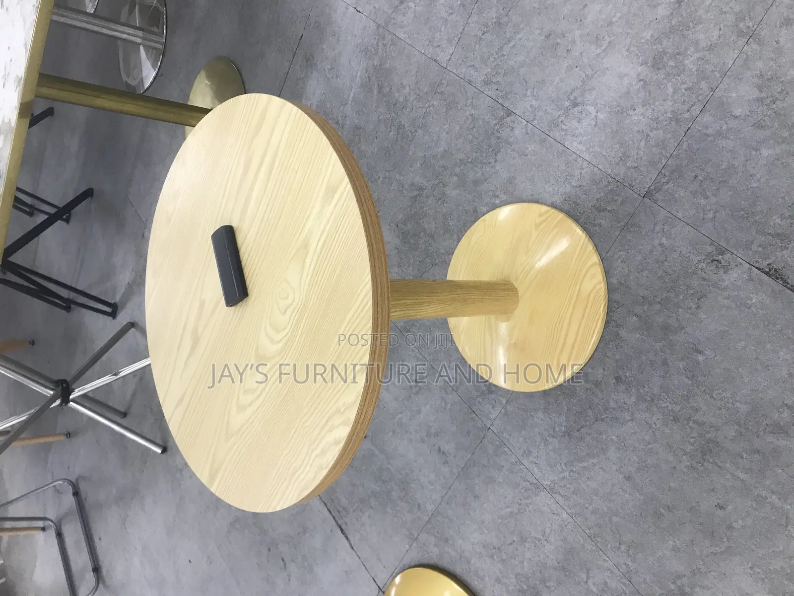 Simple Bar Table