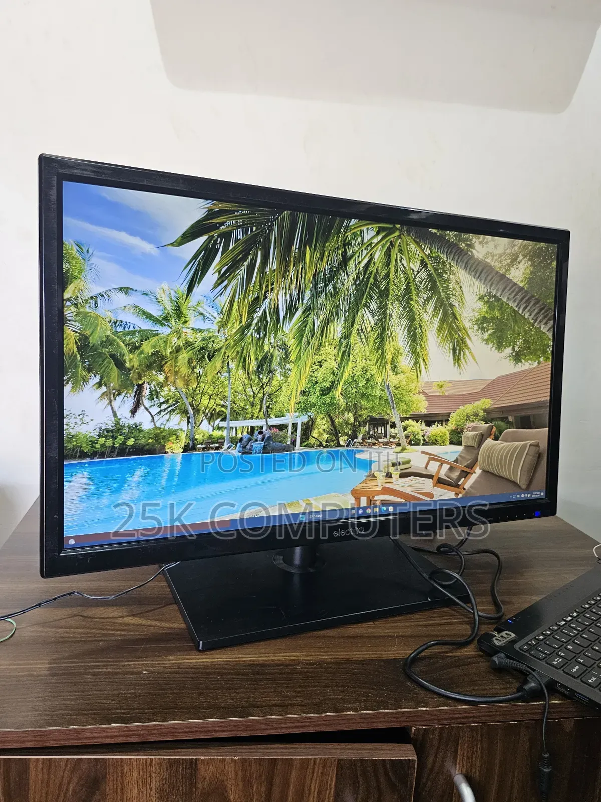 28inch Electriq Monitor