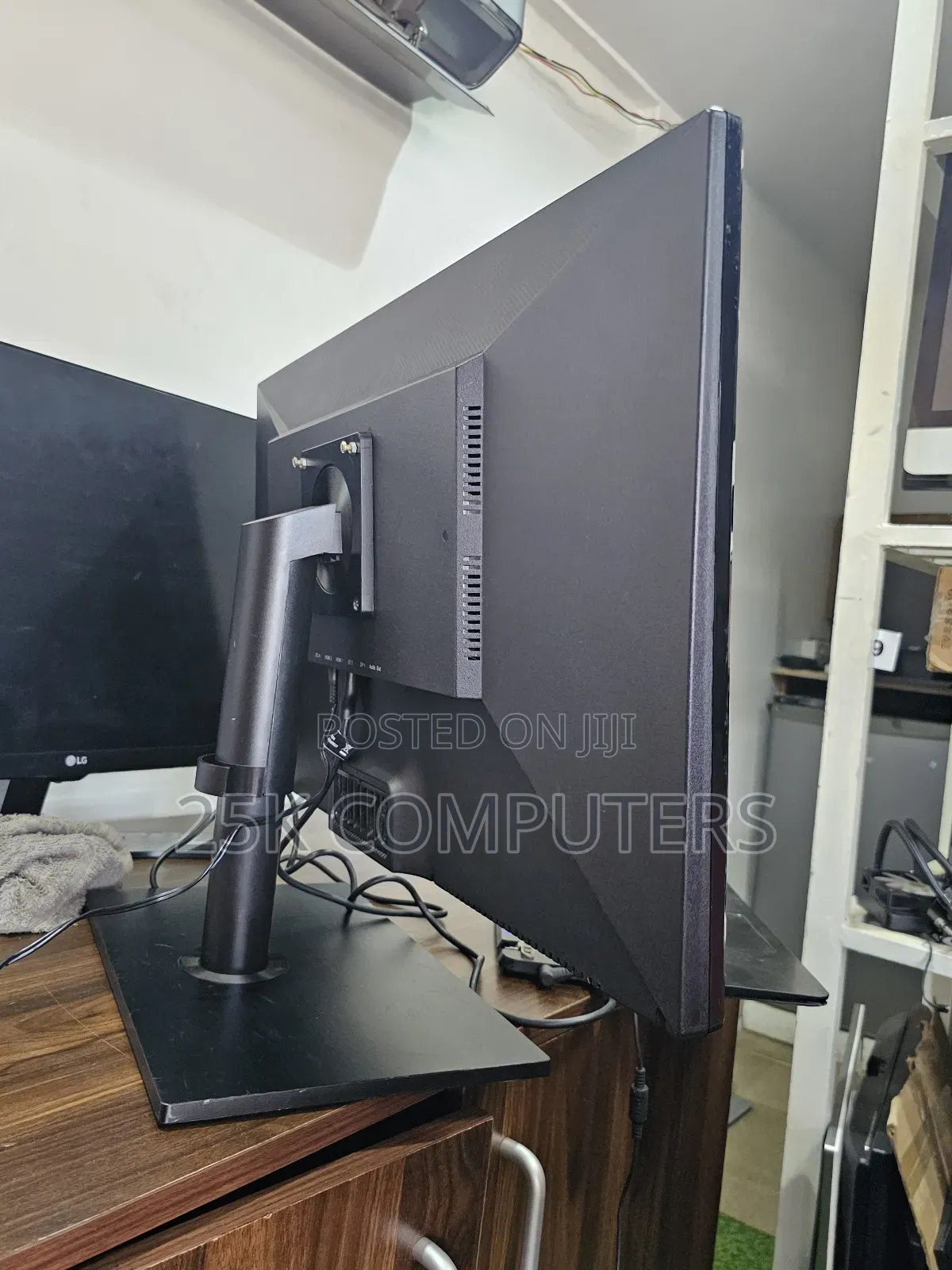 28inch Electriq Monitor