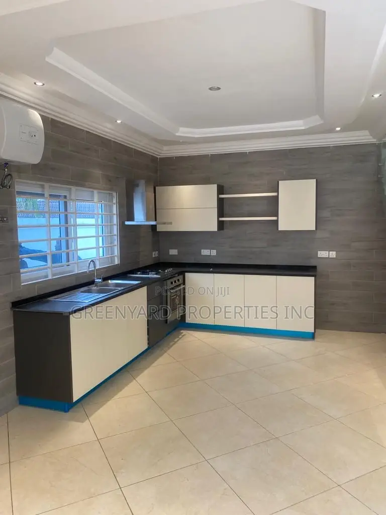 4bdrm Duplex in A&C, East Legon for rent